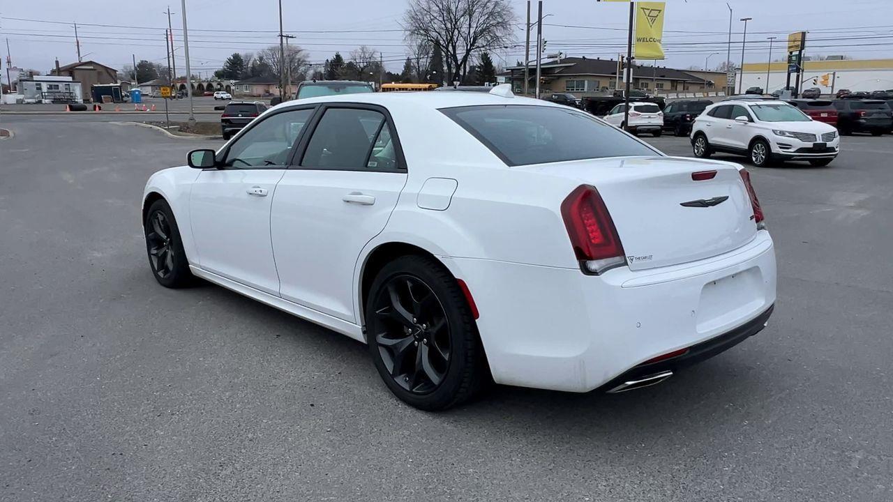 2023 Chrysler 300 Touring-L PREVIOUS DAILY RENTAL, MOONROOF, LEATHER HEATED SEATS, REMOTE START, NAV, CRUISE CONTROL!! Photo