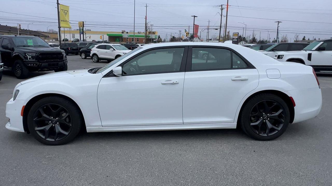 2023 Chrysler 300 Touring-L PREVIOUS DAILY RENTAL, MOONROOF, LEATHER HEATED SEATS, REMOTE START, NAV, CRUISE CONTROL!! Photo