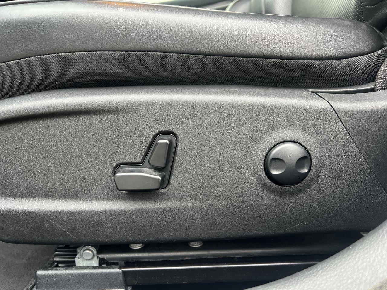 2023 Chrysler 300 Touring-L PREVIOUS DAILY RENTAL, MOONROOF, LEATHER HEATED SEATS, REMOTE START, NAV, CRUISE CONTROL!! Photo