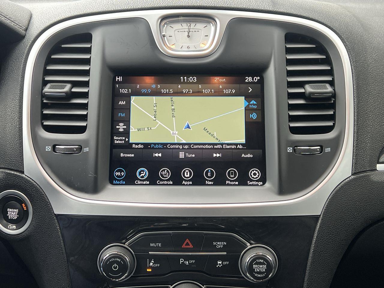 2023 Chrysler 300 Touring-L PREVIOUS DAILY RENTAL, MOONROOF, LEATHER HEATED SEATS, REMOTE START, NAV, CRUISE CONTROL!! Photo