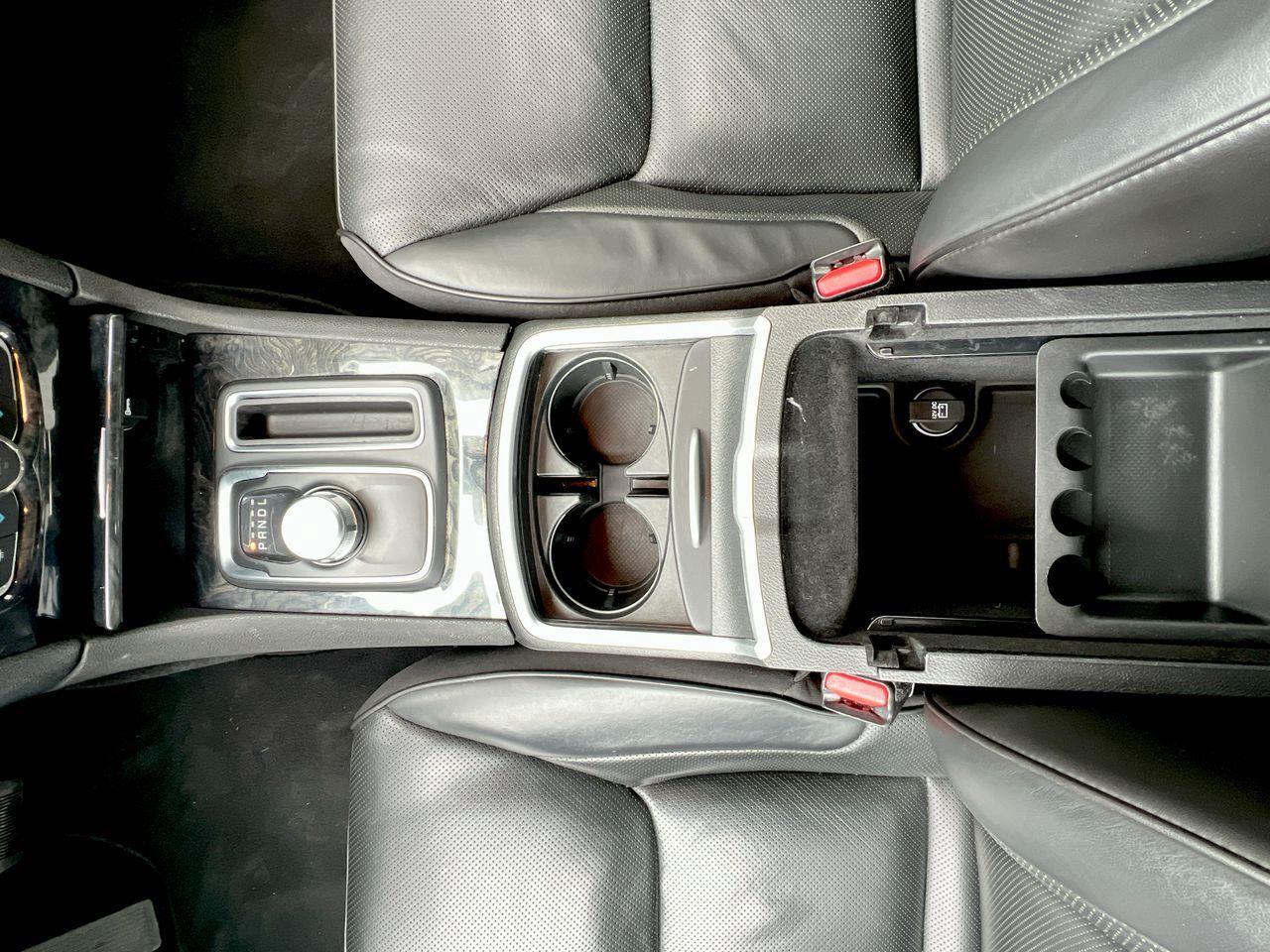 2023 Chrysler 300 Touring-L PREVIOUS DAILY RENTAL, MOONROOF, LEATHER HEATED SEATS, REMOTE START, NAV, CRUISE CONTROL!! Photo