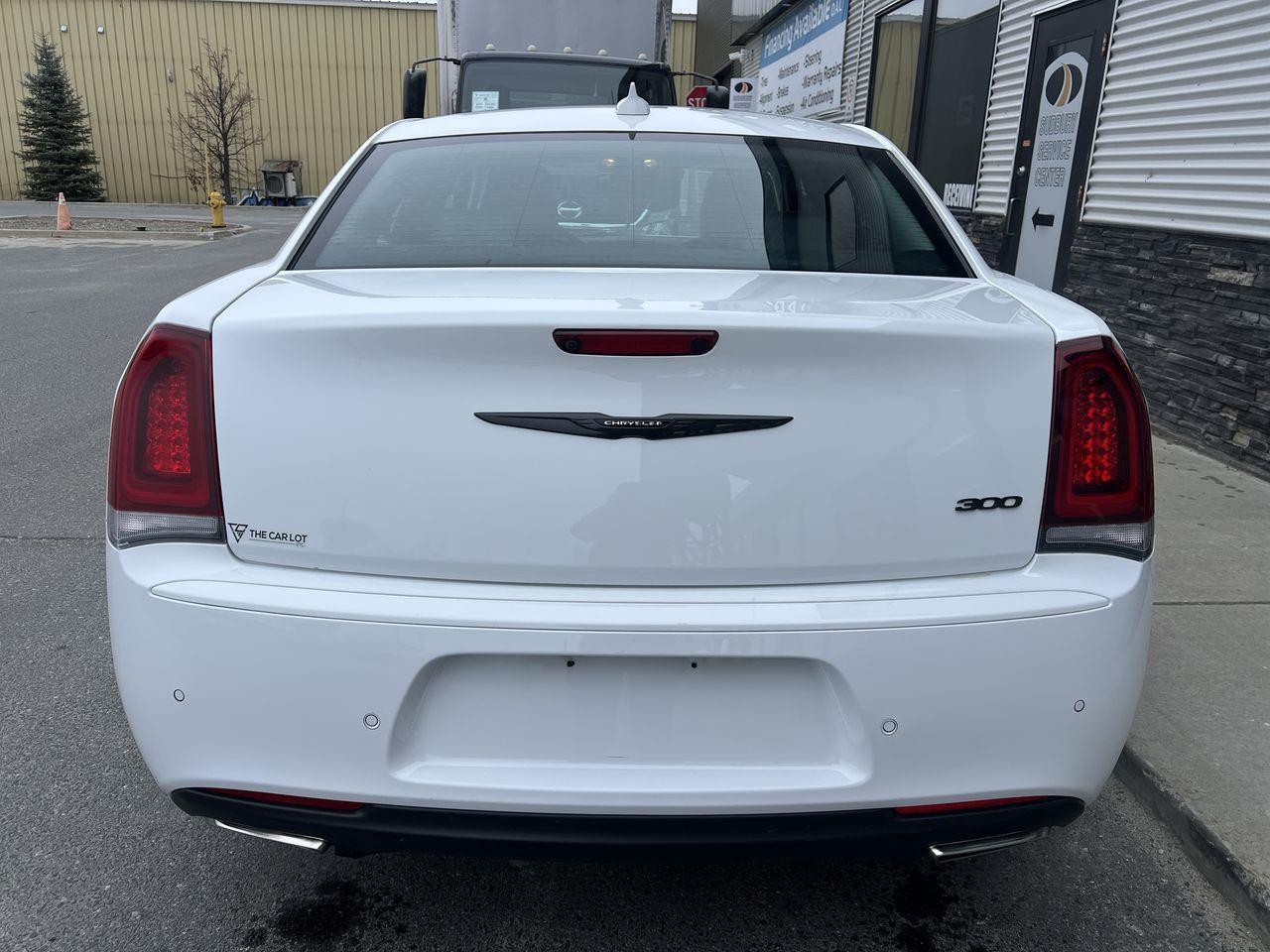 2023 Chrysler 300 Touring-L PREVIOUS DAILY RENTAL, MOONROOF, LEATHER HEATED SEATS, REMOTE START, NAV, CRUISE CONTROL!! Photo