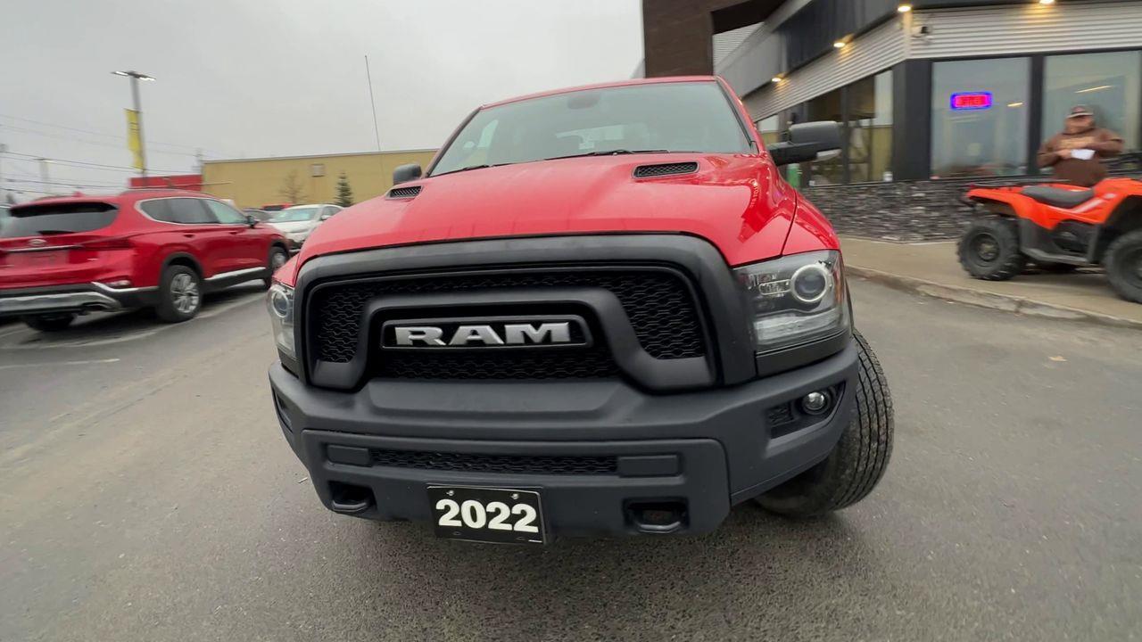2022 RAM 1500 Classic SLT 4X4, 6 PASSENGER, MOONROOF, BACK UP CAM, NAV!! Photo2