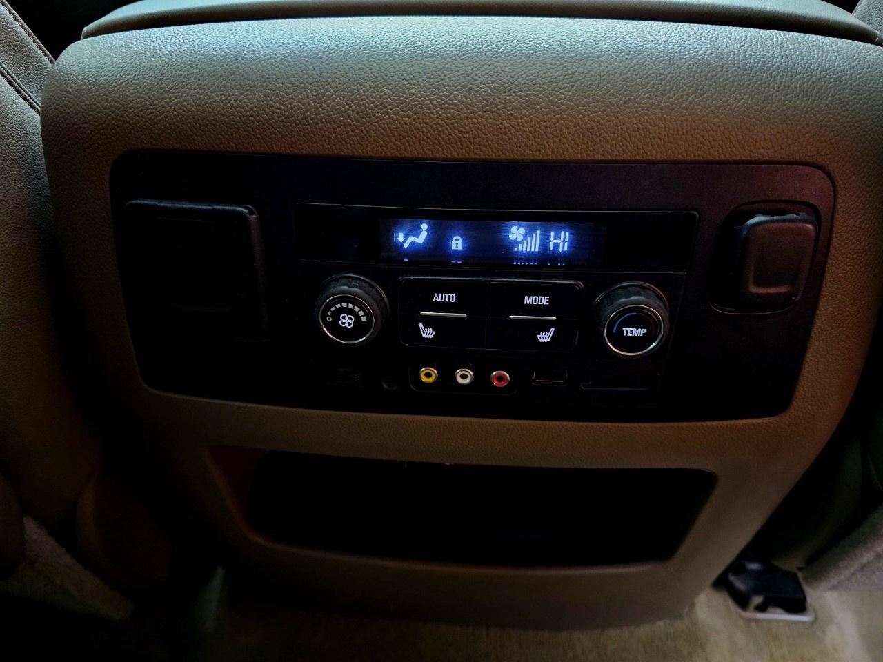 2015 GMC Yukon XL 4WD 4dr SLT Photo