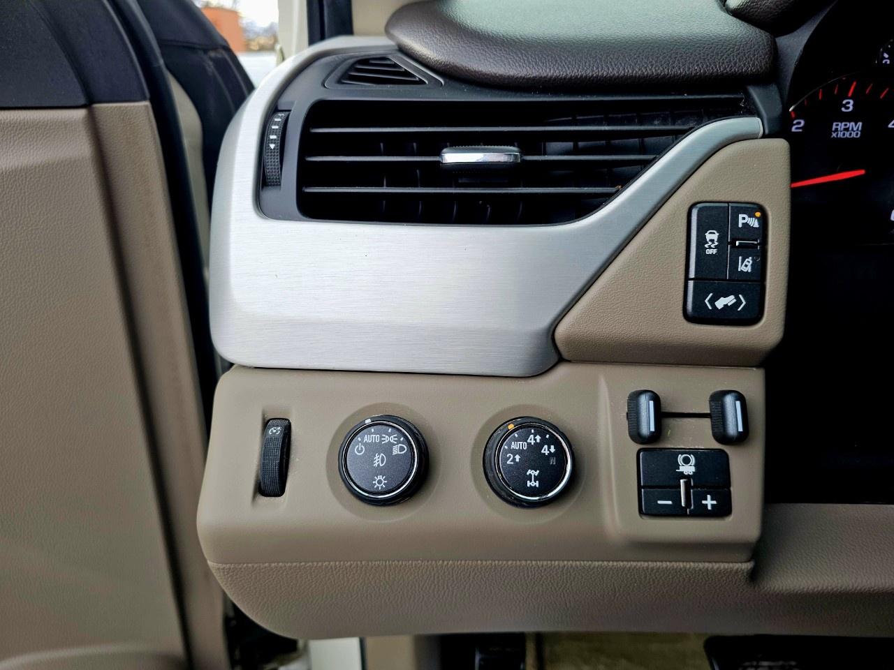 2015 GMC Yukon XL 4WD 4dr SLT Photo