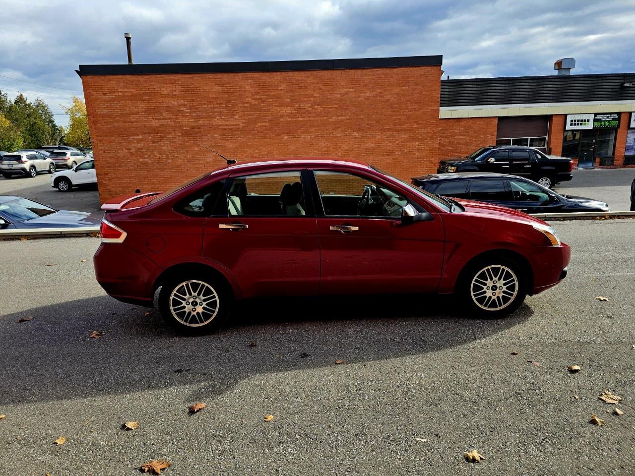 2011 Ford Focus 4DR SDN SE - Photo #4