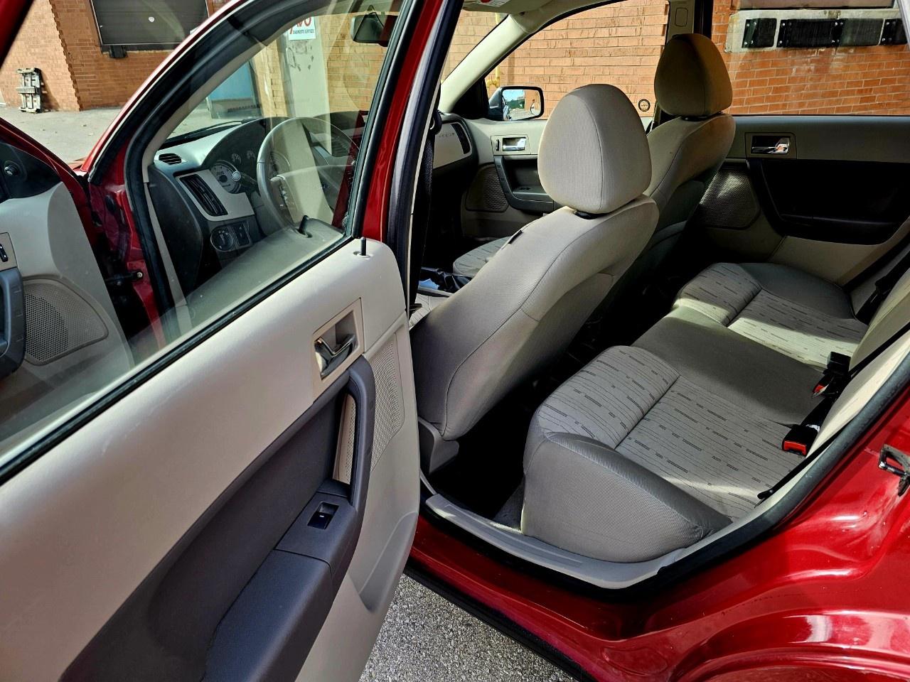 2011 Ford Focus 4DR SDN SE - Photo #13