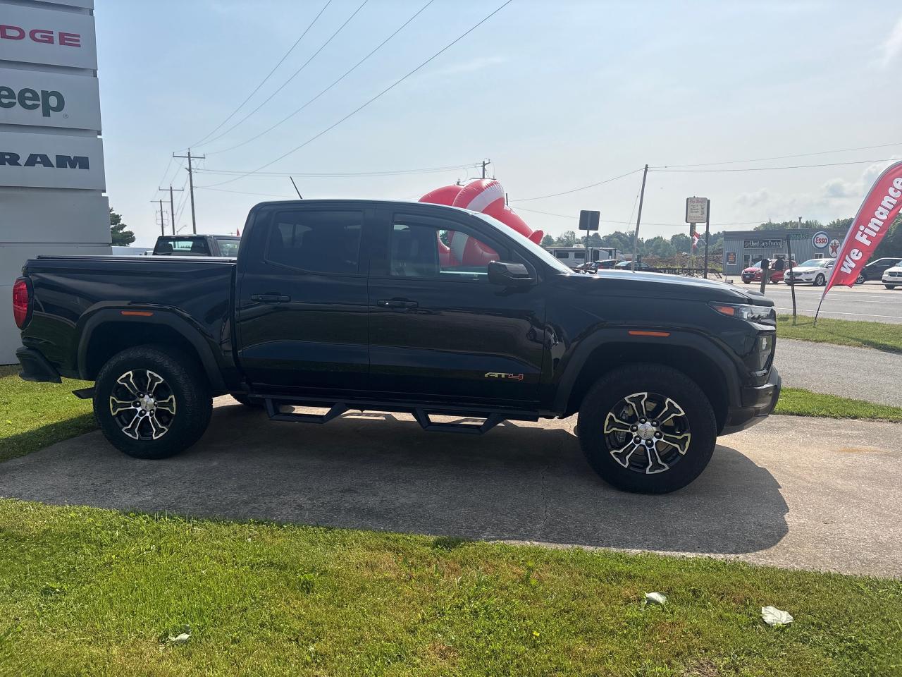 2024 GMC Canyon LOW KMS | AT4 | GREAT LOOKING TRUCK Photo2