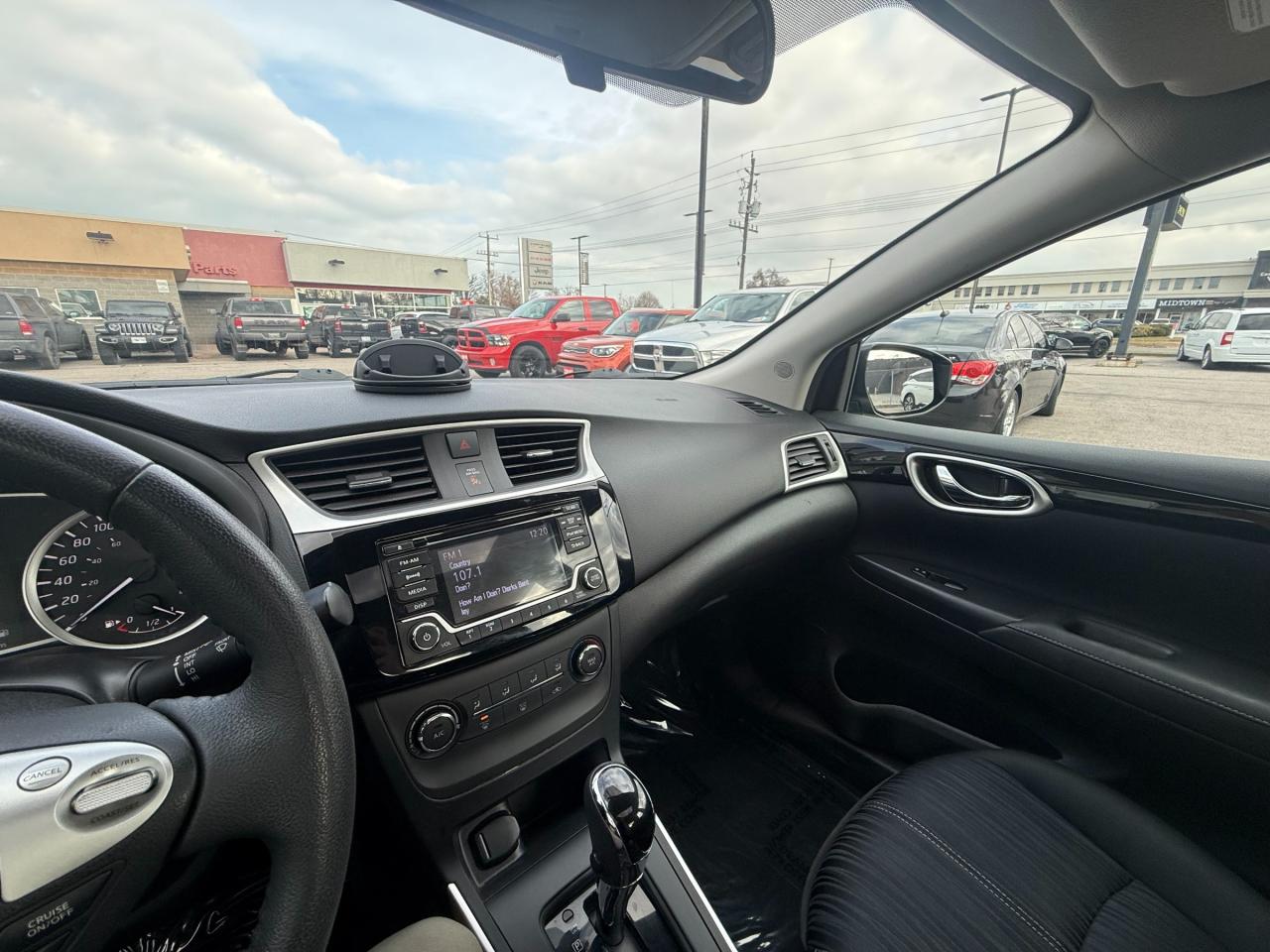 2017 Nissan Sentra 1.8 SV Photo