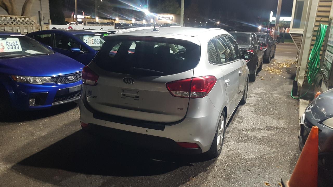 2014 Kia Rondo LX - Photo #4