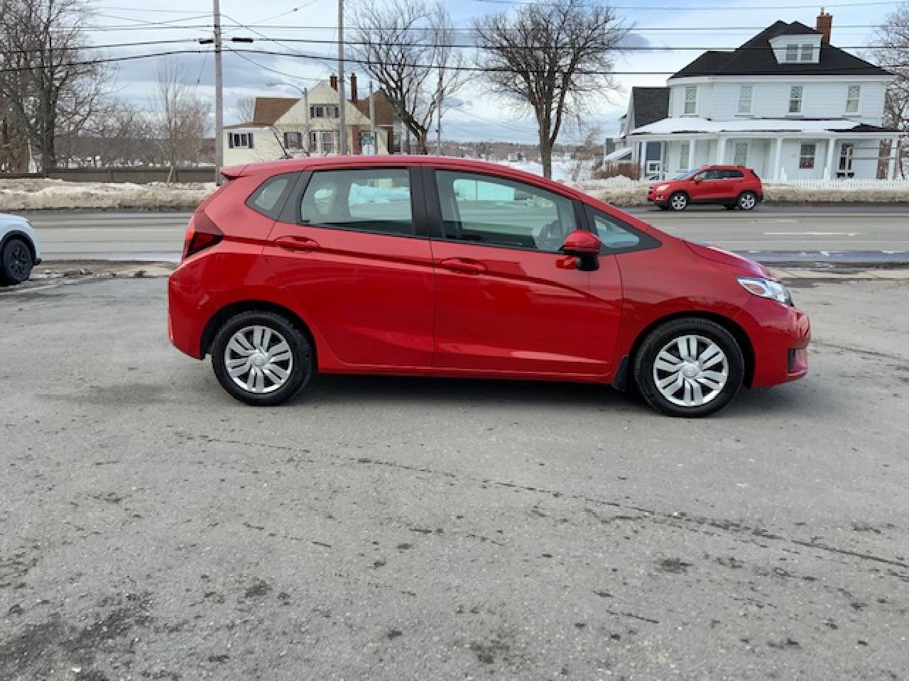 2016 Honda Fit LX CVT Photo4