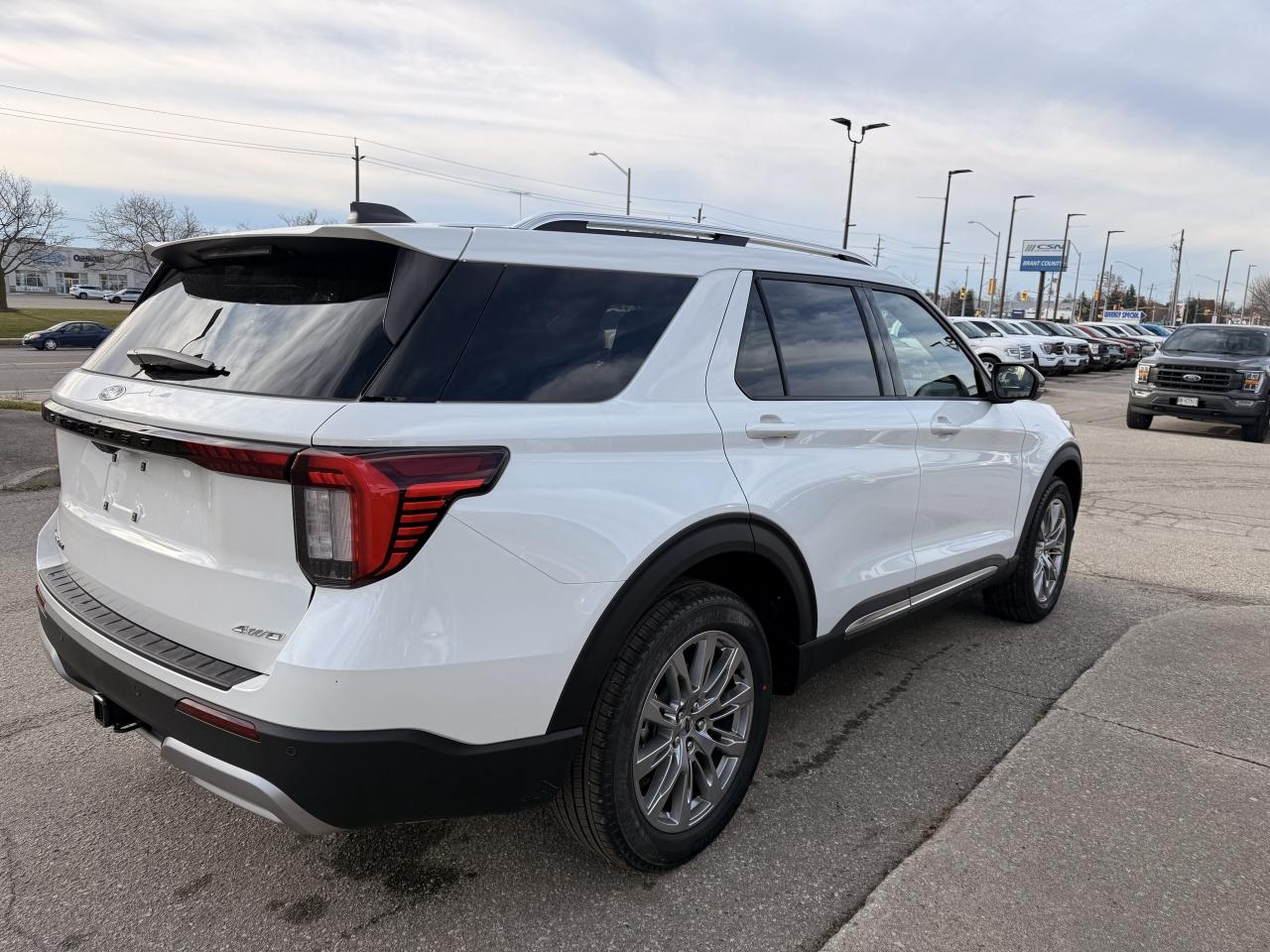 2026 Ford Explorer Platinum Photo