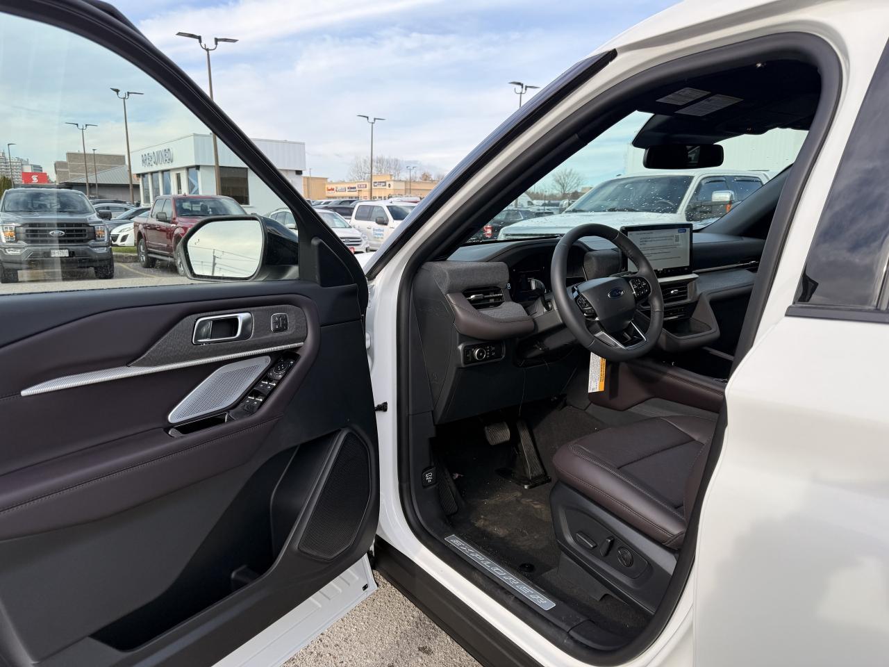 2026 Ford Explorer Platinum Photo