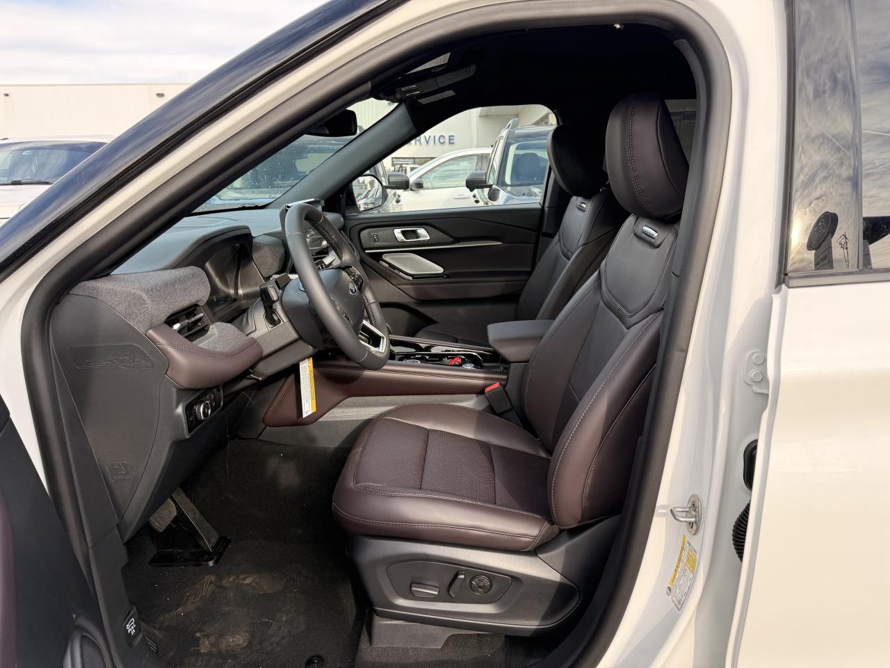 2026 Ford Explorer Platinum Photo