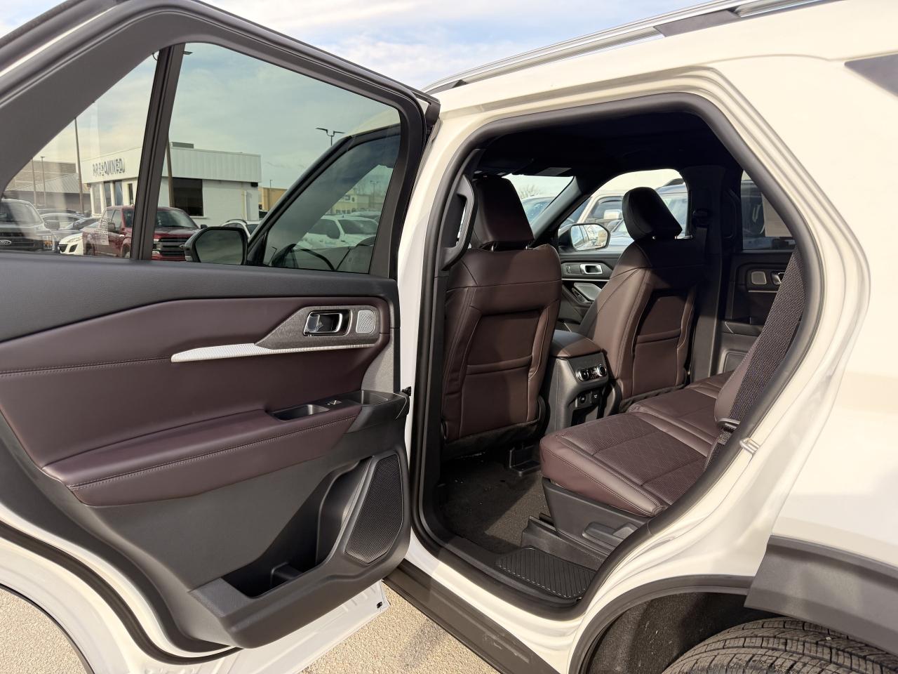 2026 Ford Explorer Platinum Photo