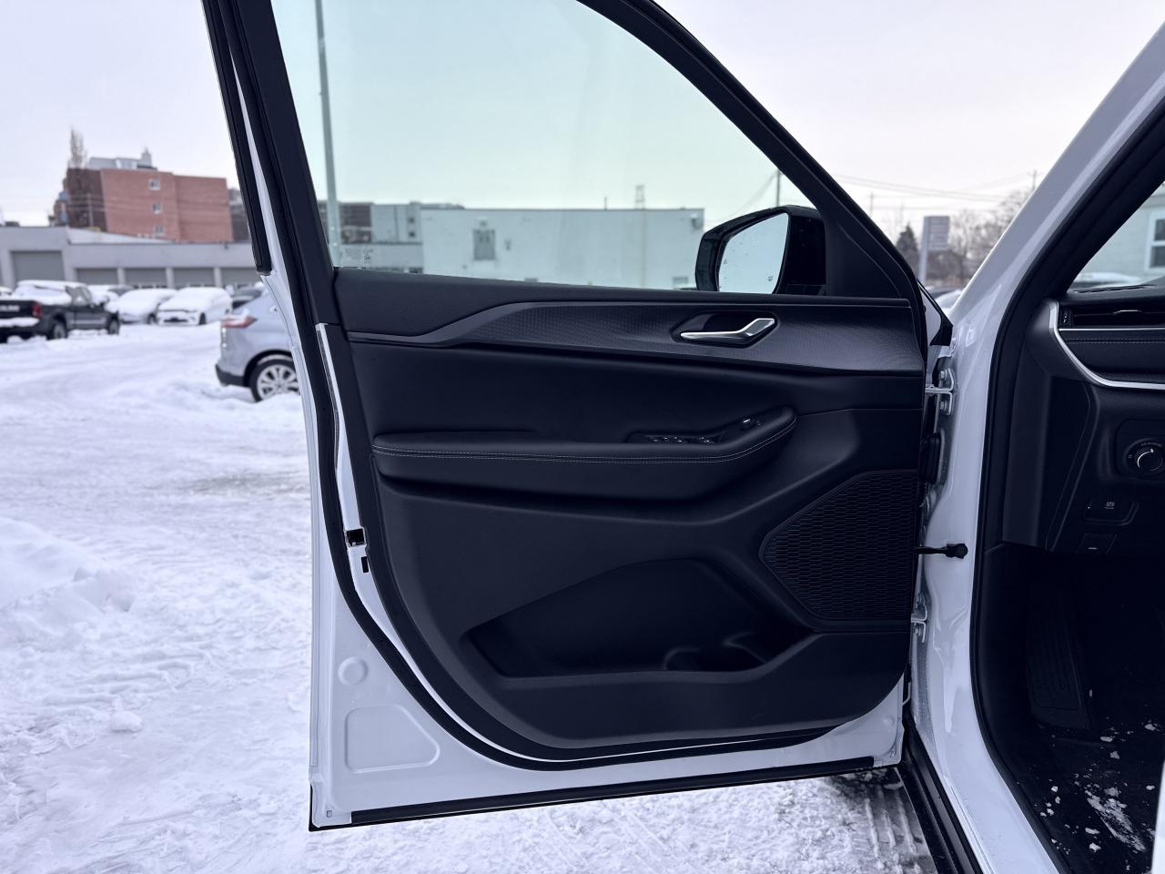 2025 Jeep Grand Cherokee ALTITUDE 4X4 Photo