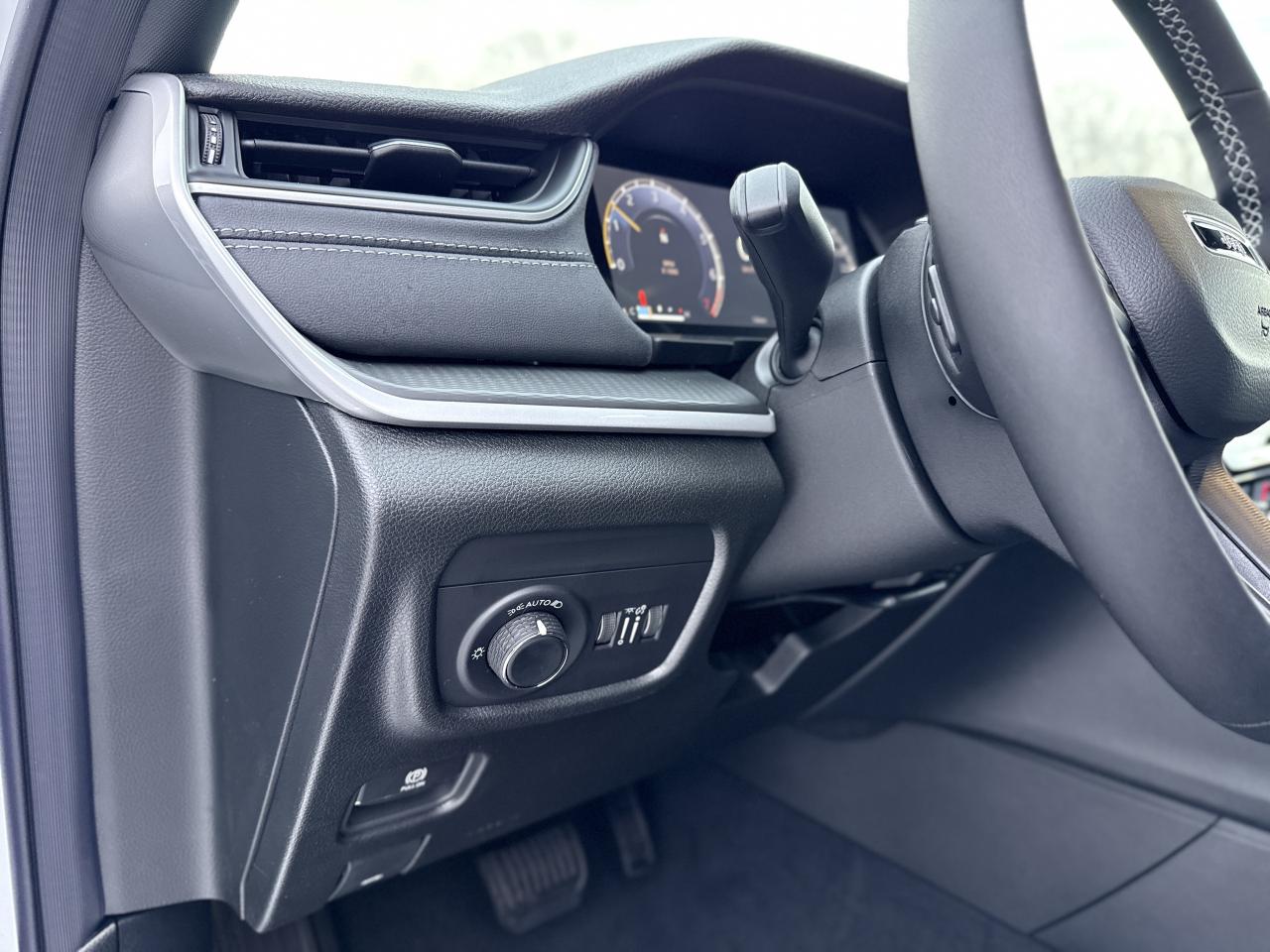 2025 Jeep Grand Cherokee ALTITUDE 4X4 Photo