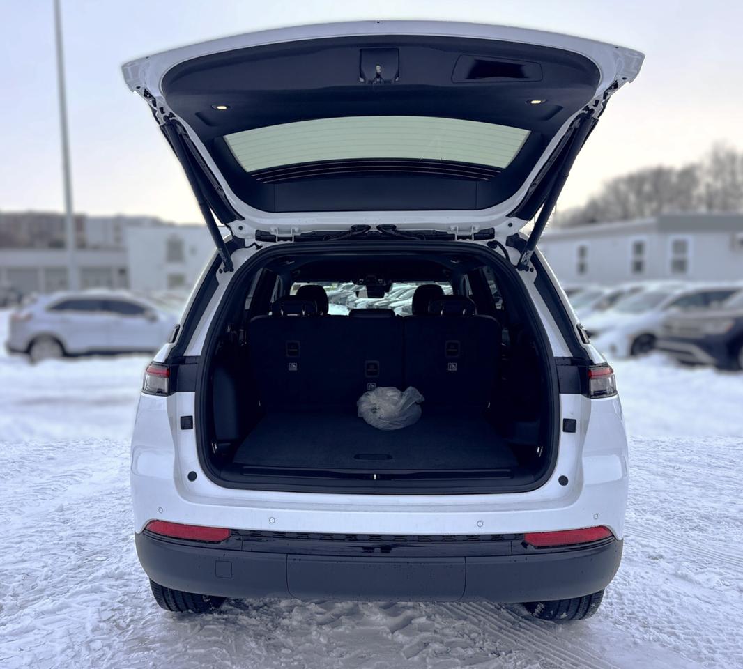 2025 Jeep Grand Cherokee ALTITUDE 4X4 Photo