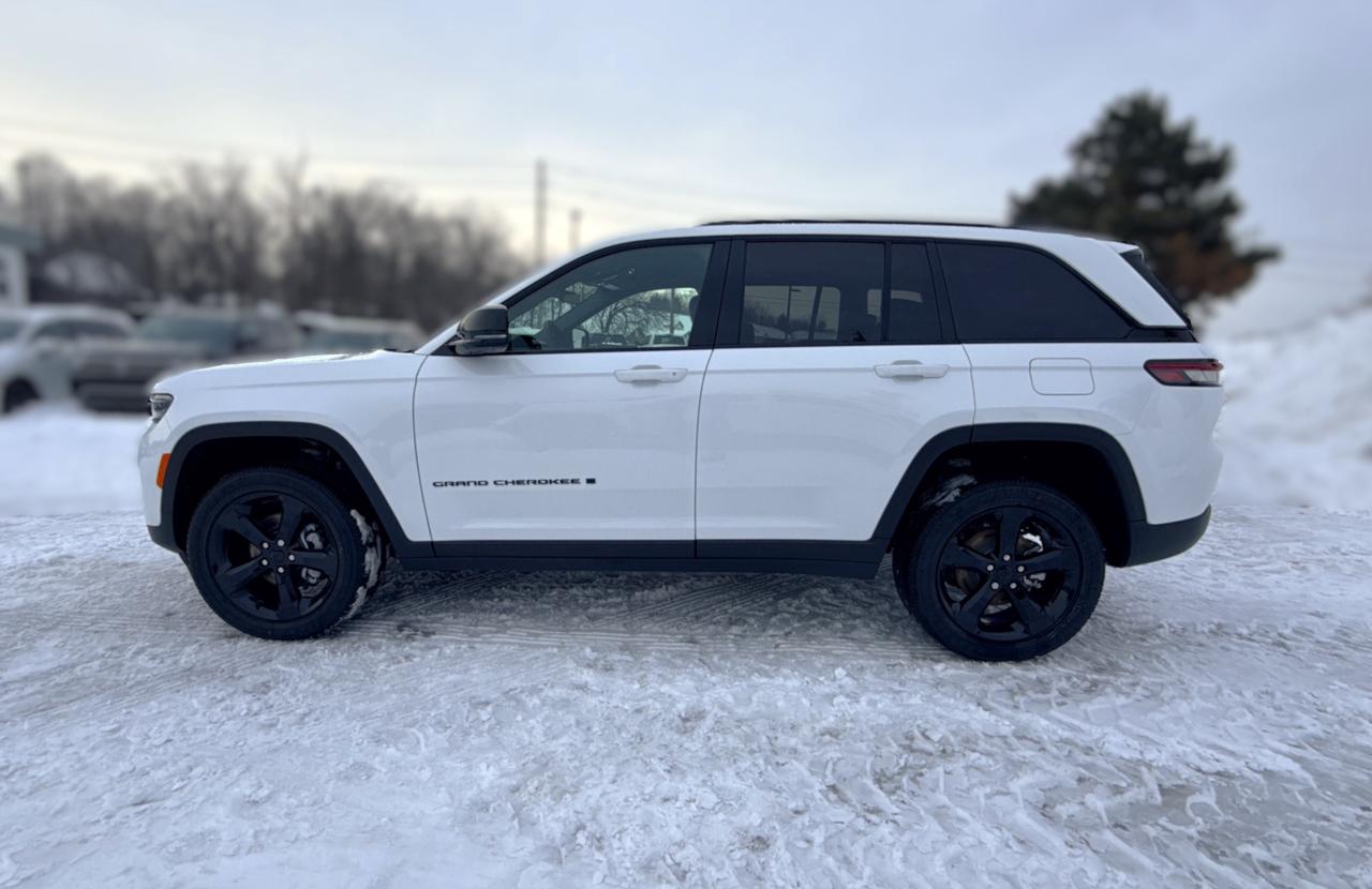 2025 Jeep Grand Cherokee ALTITUDE 4X4 Photo