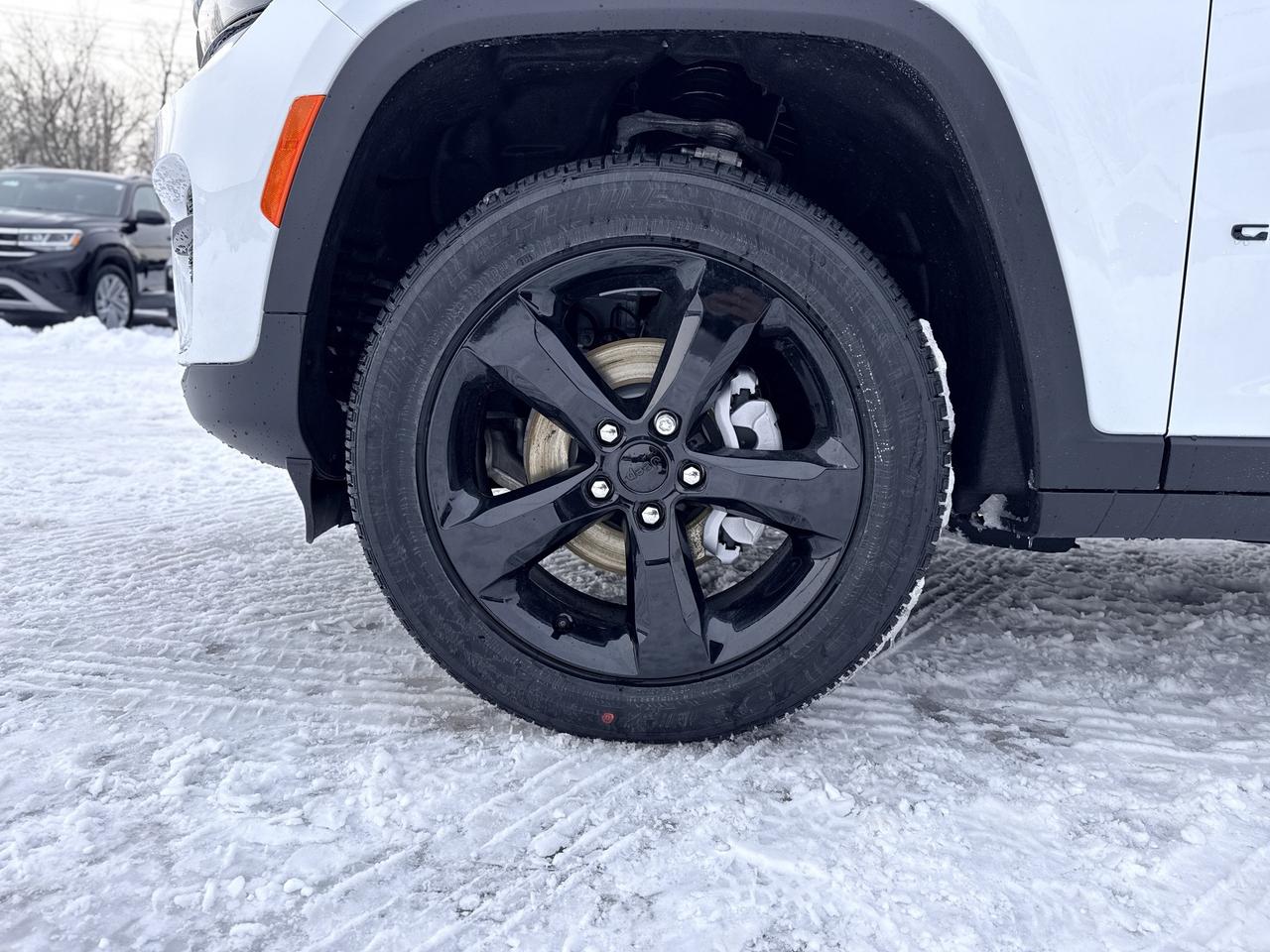 2025 Jeep Grand Cherokee ALTITUDE 4X4 Photo