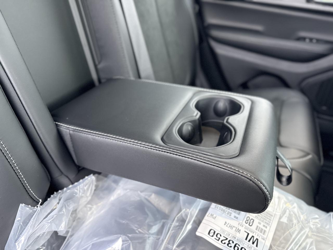 2025 Jeep Grand Cherokee ALTITUDE 4X4 Photo