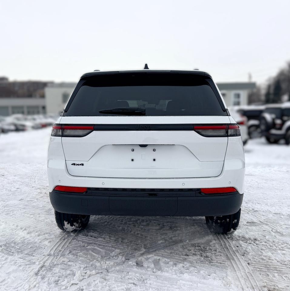 2025 Jeep Grand Cherokee ALTITUDE 4X4 Photo