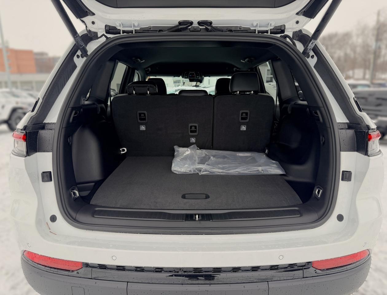 2025 Jeep Grand Cherokee ALTITUDE 4X4 Photo