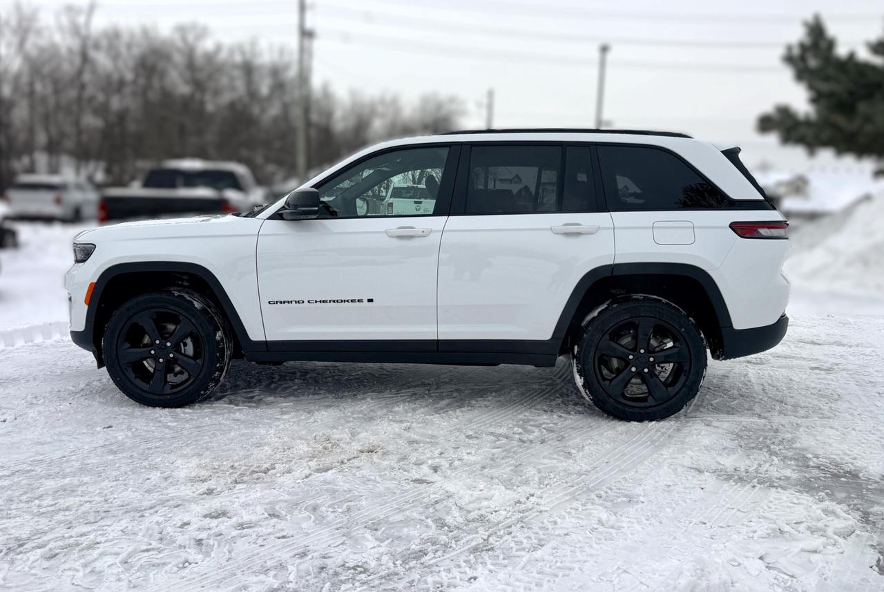2025 Jeep Grand Cherokee ALTITUDE 4X4 Photo