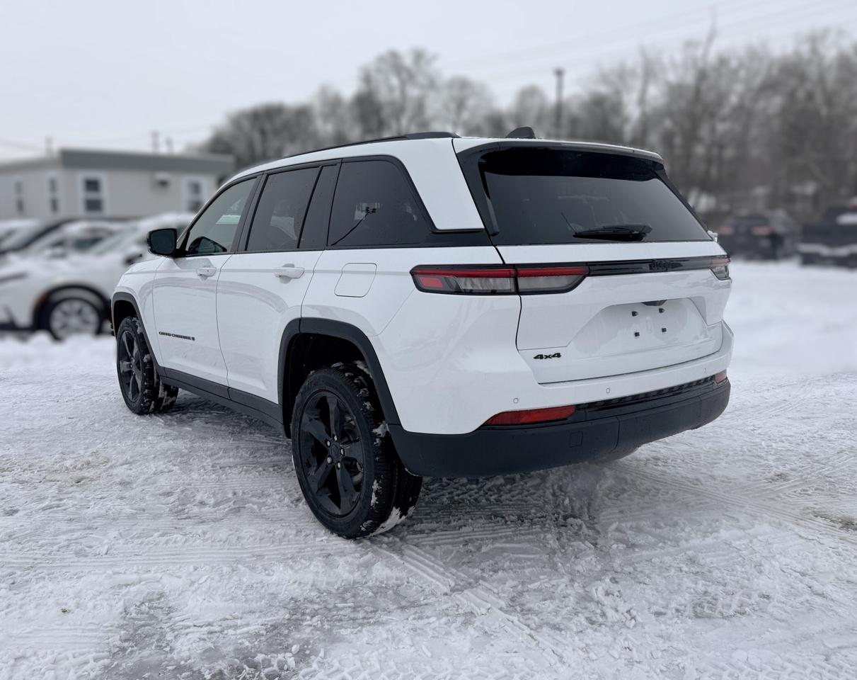 2025 Jeep Grand Cherokee ALTITUDE 4X4 Photo