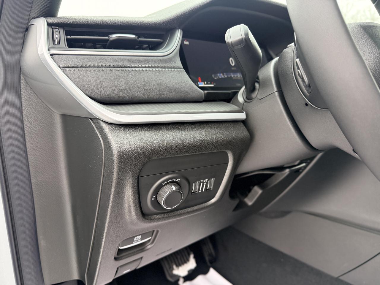 2025 Jeep Grand Cherokee ALTITUDE 4X4 Photo