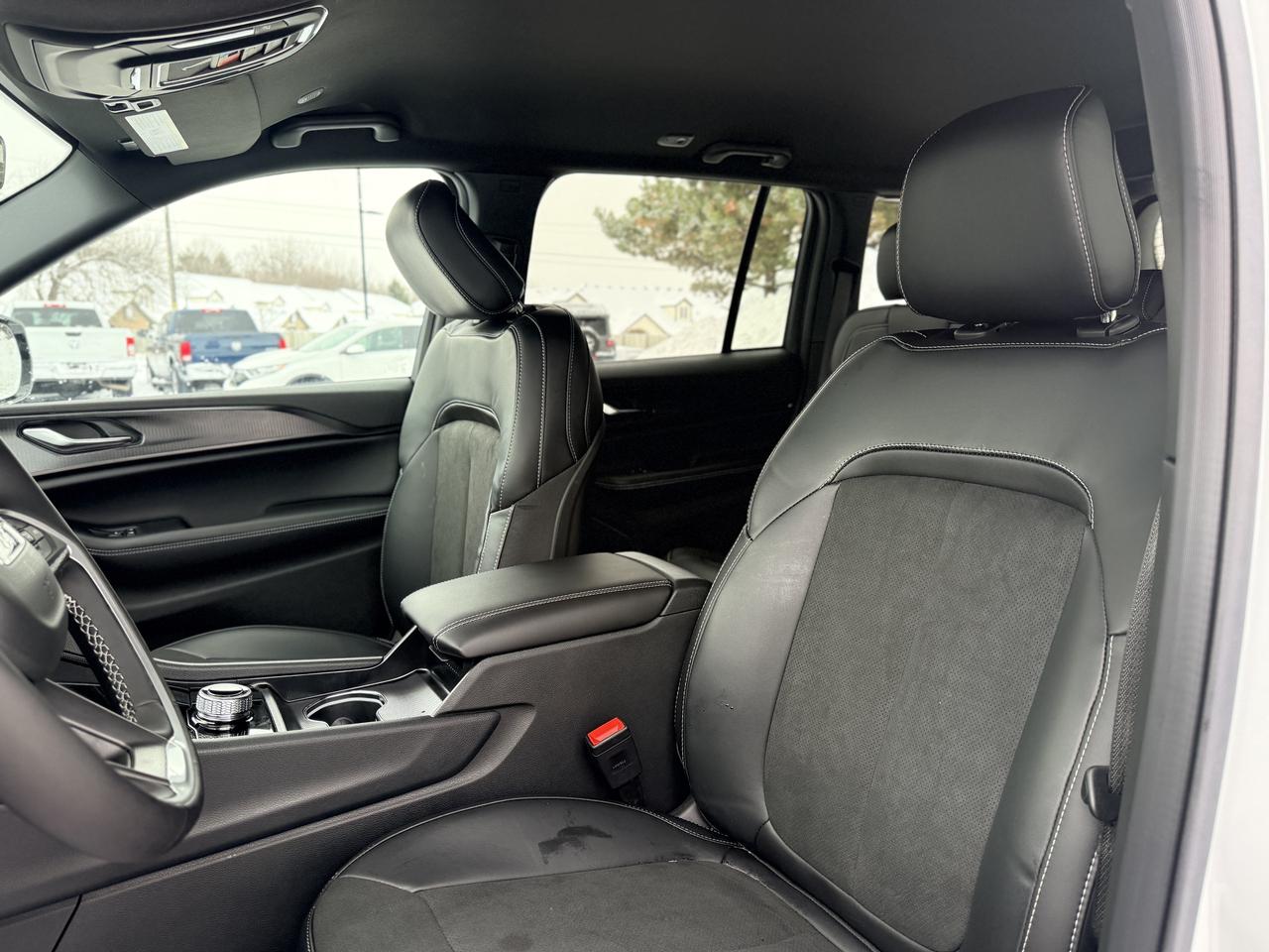 2025 Jeep Grand Cherokee ALTITUDE 4X4 Photo