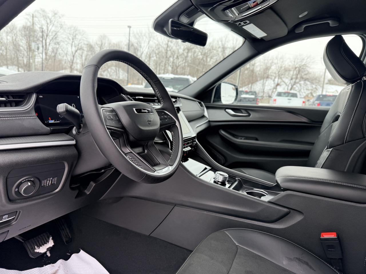 2025 Jeep Grand Cherokee ALTITUDE 4X4 Photo