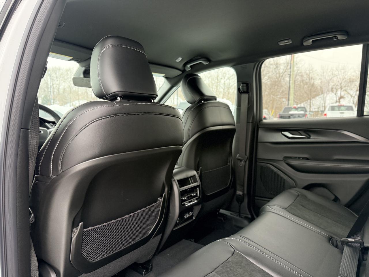 2025 Jeep Grand Cherokee ALTITUDE 4X4 Photo