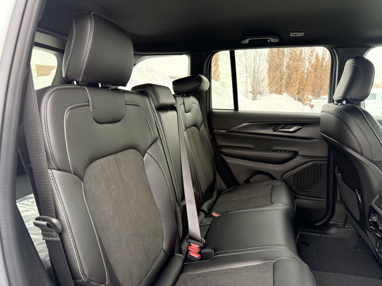 2025 Jeep Grand Cherokee ALTITUDE 4X4 Photo