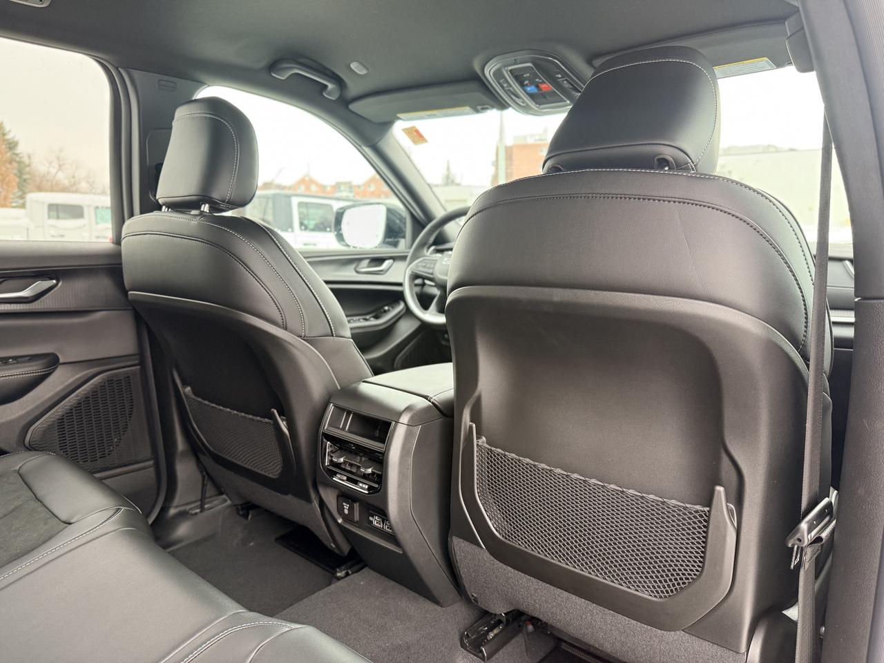 2025 Jeep Grand Cherokee ALTITUDE 4X4 Photo