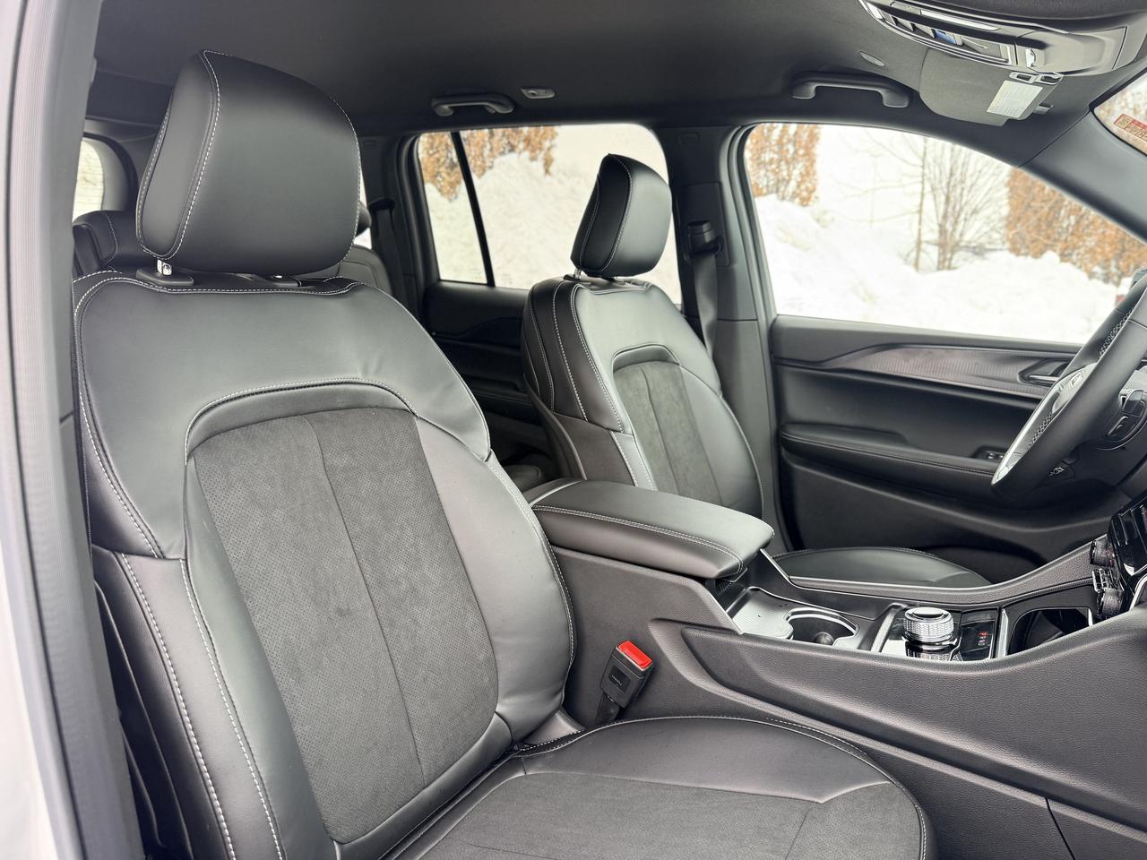 2025 Jeep Grand Cherokee ALTITUDE 4X4 Photo