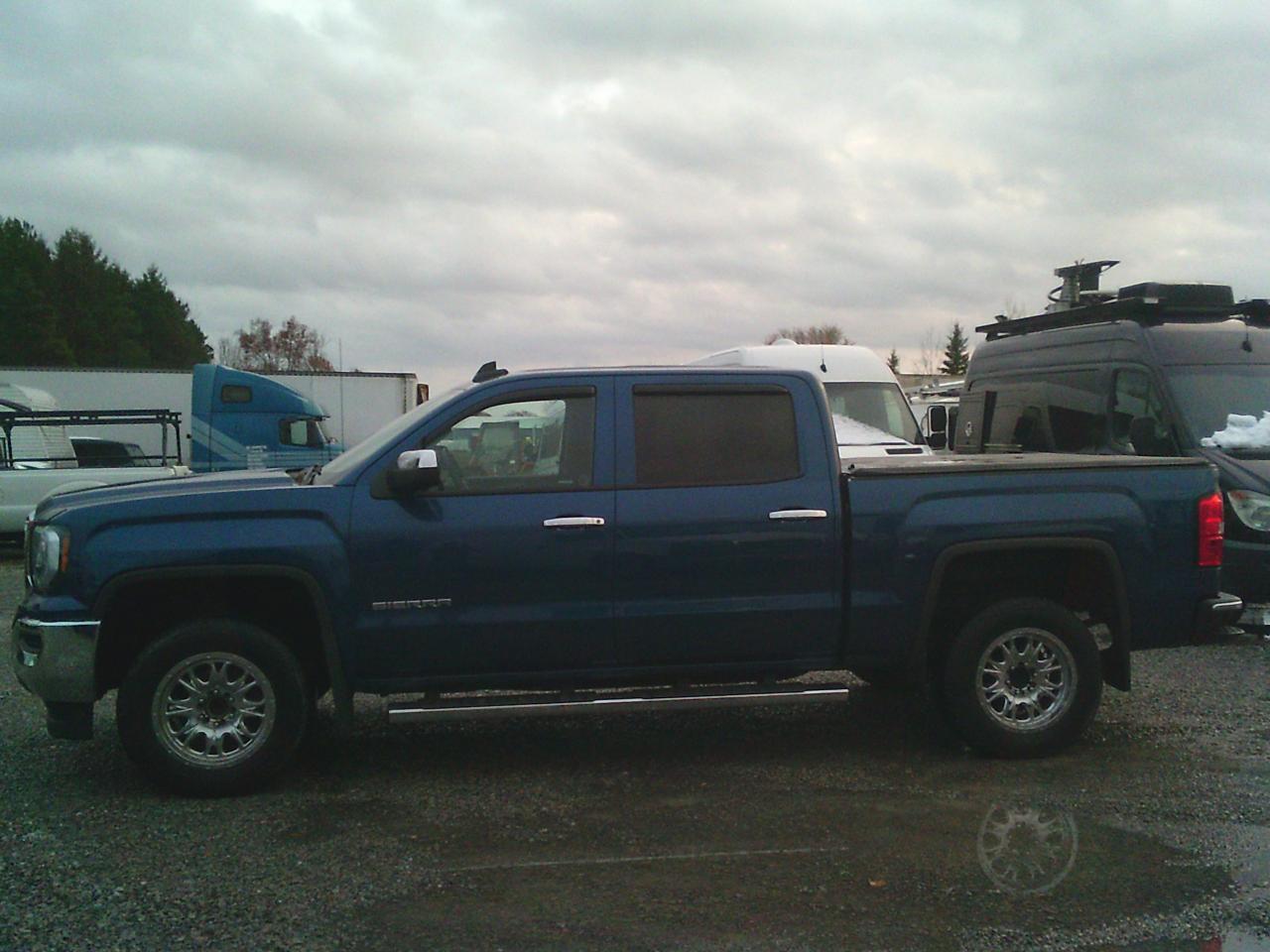 2017 GMC Sierra 1500 Pickup 2WD Crew Cab 143.5 + TOW PKG Photo4