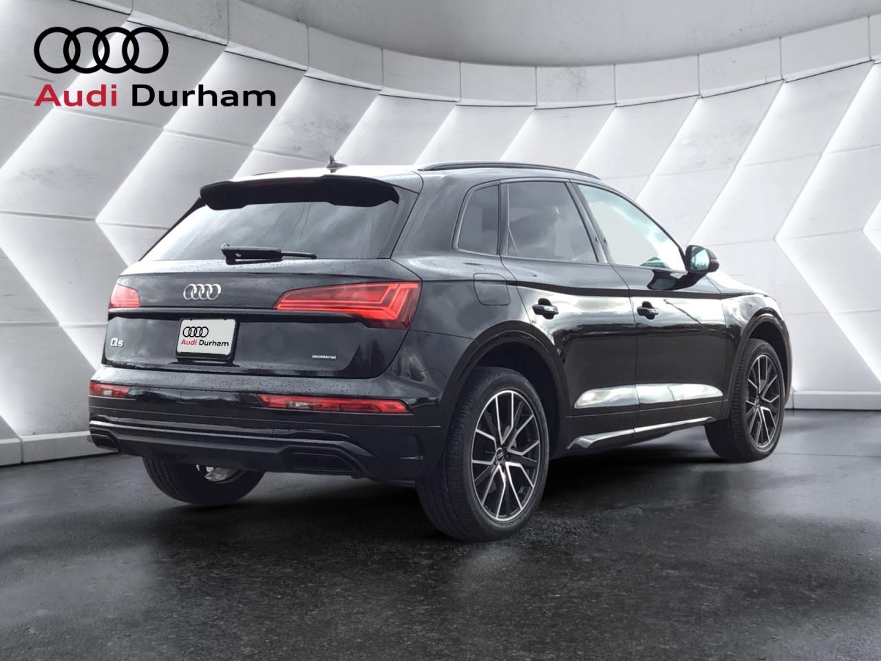 2023 Audi Q5 2.0T Technik + Black Competition Package Photo4