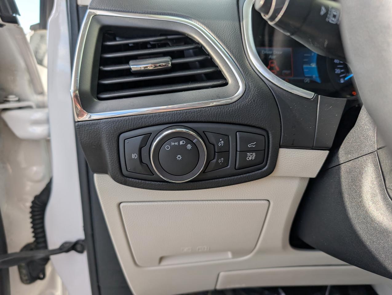 2019 Ford Edge Titanium Photo