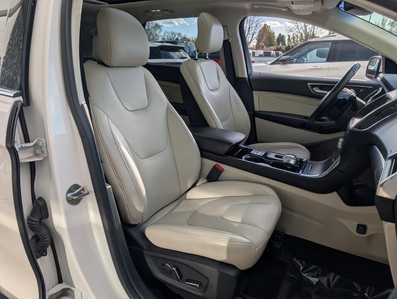 2019 Ford Edge Titanium Photo