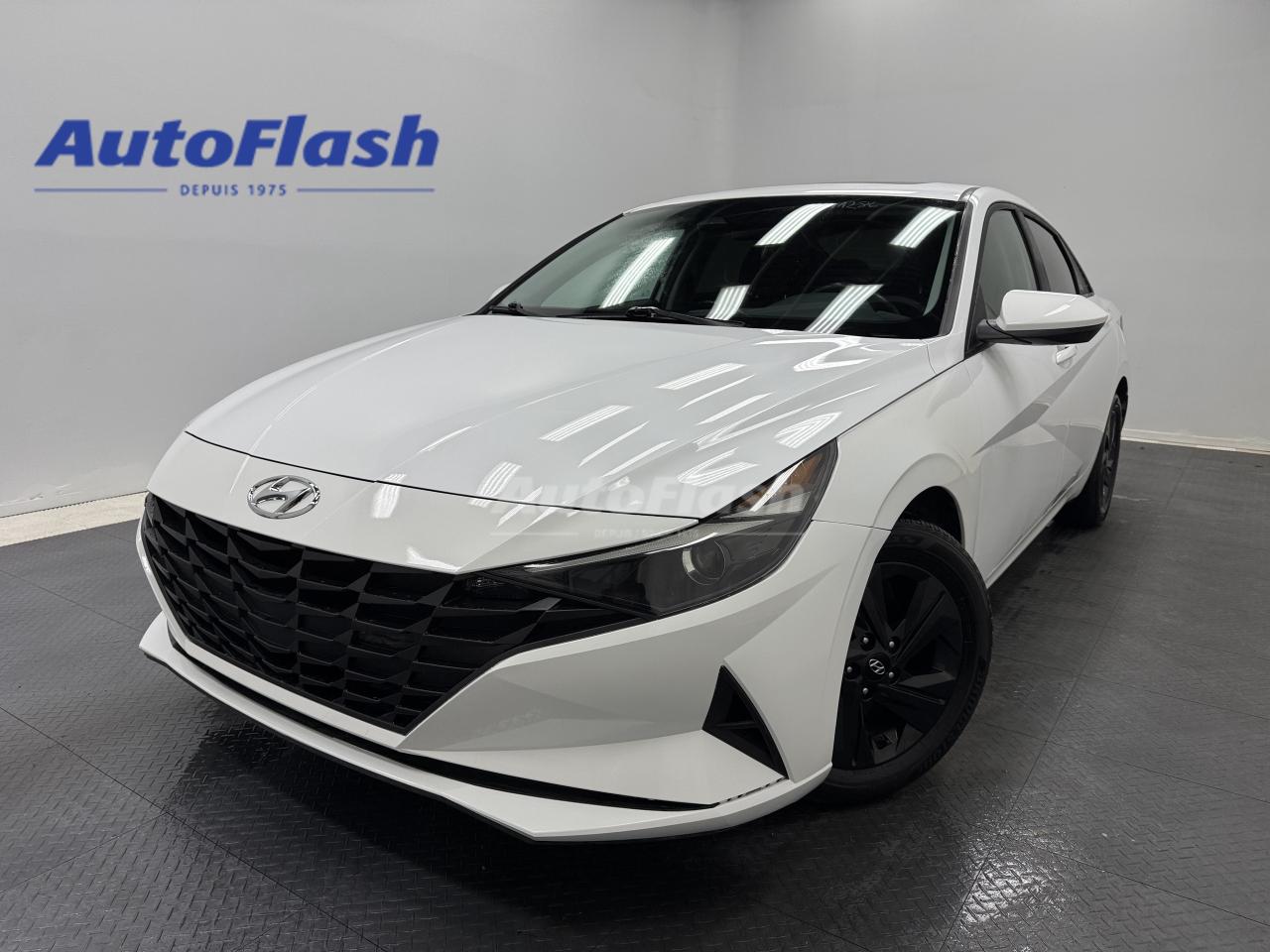 Used 2023 Hyundai Elantra PREFERRED, CARPLAY, CAMERA, SIEGES CHAUFFANTS for sale in Saint-Hubert, QC