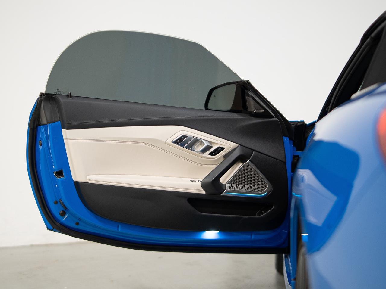 2021 BMW Z4 EDRIVE30i | ROADSTER | PREMIUM PKG | CARBON FIBRE Photo