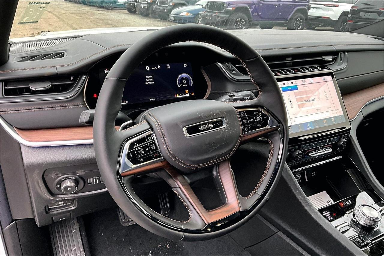 2025 Jeep Grand Cherokee SUMMIT | High Altitude | Lux Tech 5 | Adv Pro Tech Photo