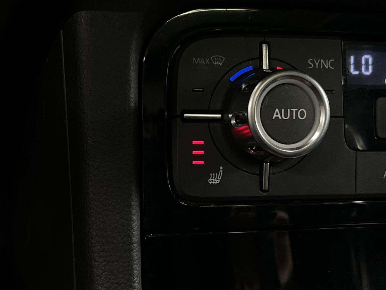 2013 Volkswagen Touareg COMFORTLINE SPORT AWD | HTD LEATHER | PANO ROOF Photo