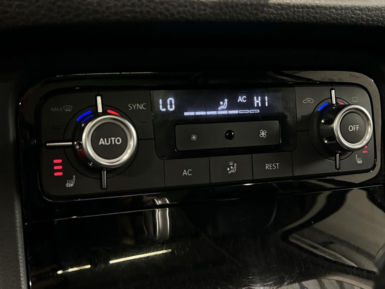 2013 Volkswagen Touareg COMFORTLINE SPORT AWD | HTD LEATHER | PANO ROOF Photo