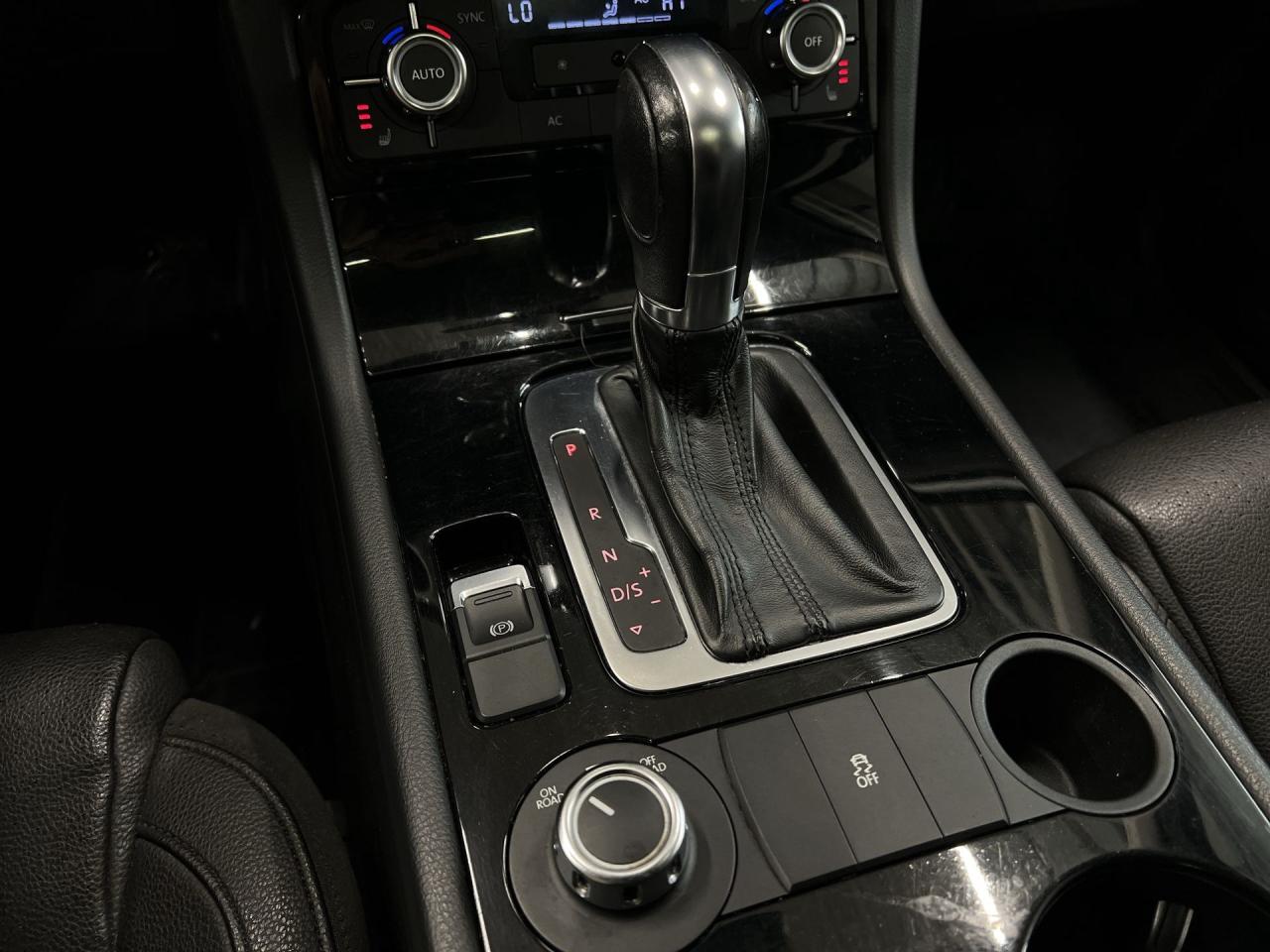 2013 Volkswagen Touareg COMFORTLINE SPORT AWD | HTD LEATHER | PANO ROOF Photo