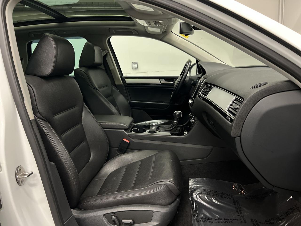 2013 Volkswagen Touareg COMFORTLINE SPORT AWD | HTD LEATHER | PANO ROOF Photo