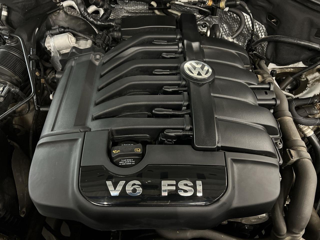 2013 Volkswagen Touareg COMFORTLINE SPORT AWD | HTD LEATHER | PANO ROOF Photo