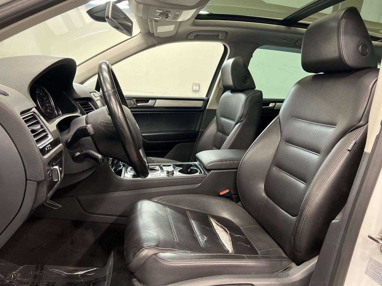 2013 Volkswagen Touareg COMFORTLINE SPORT AWD | HTD LEATHER | PANO ROOF Photo