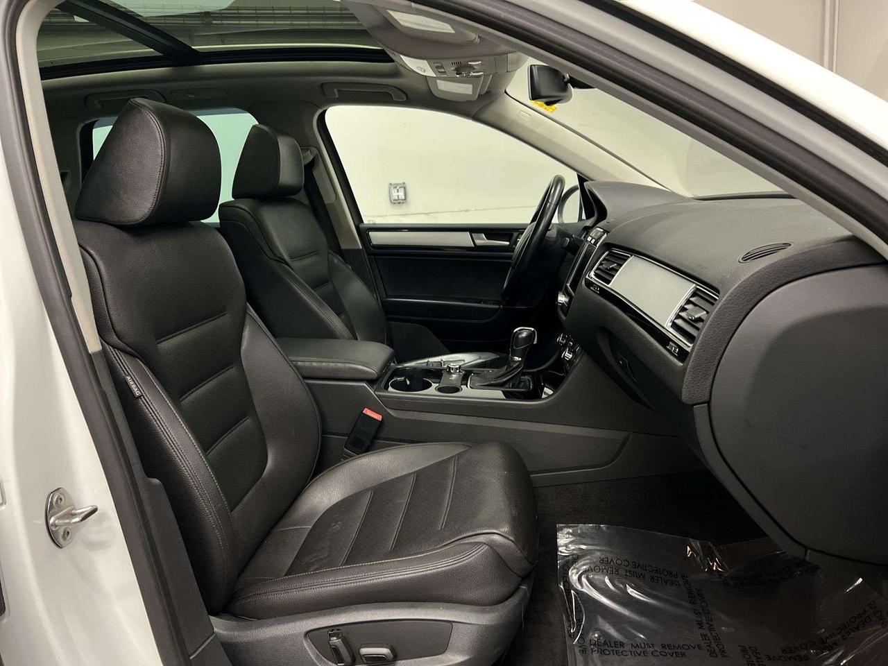 2013 Volkswagen Touareg COMFORTLINE SPORT AWD | HTD LEATHER | PANO ROOF Photo